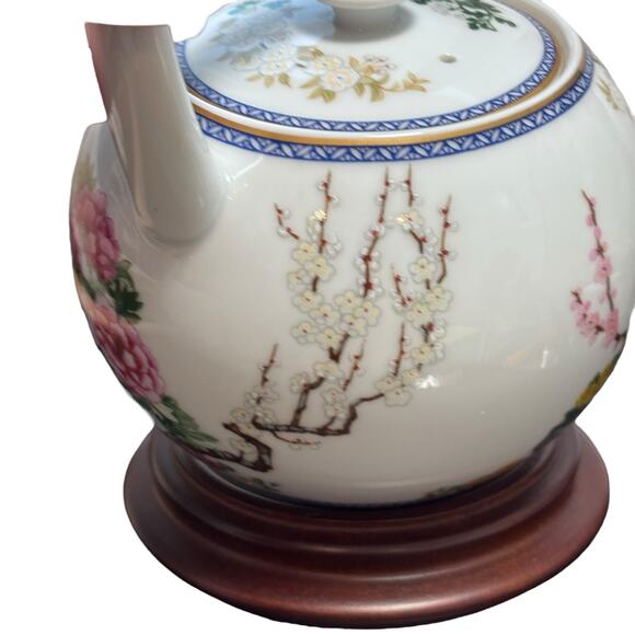 Vintage 1983 Franklin Mint Hand Painted Japan Porcelain Tea Pot with Stand - Picture 5 of 12